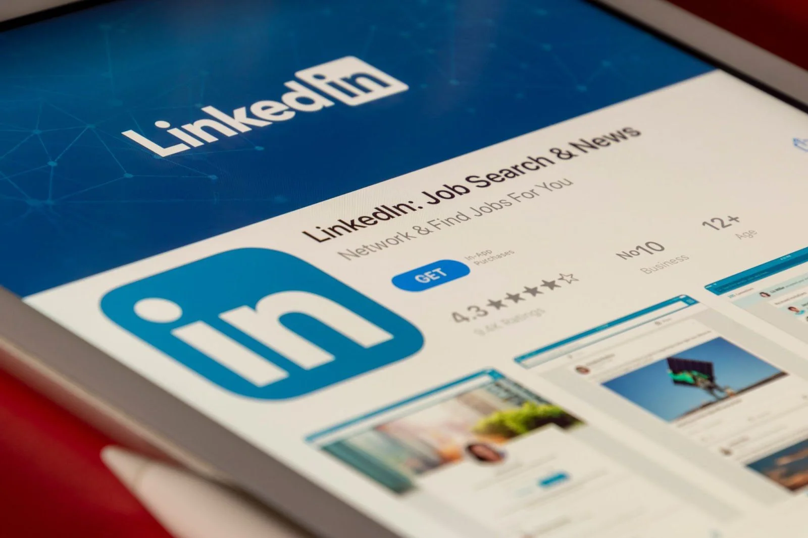 How can I schedule a post on Linkedin
